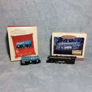Hallmark Lionel Train Die Cast 700E Steam Locomotive & 400T Oil Tender Ornaments
